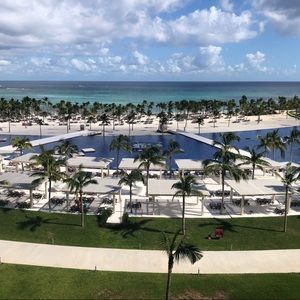 Meet your Posher, Axa